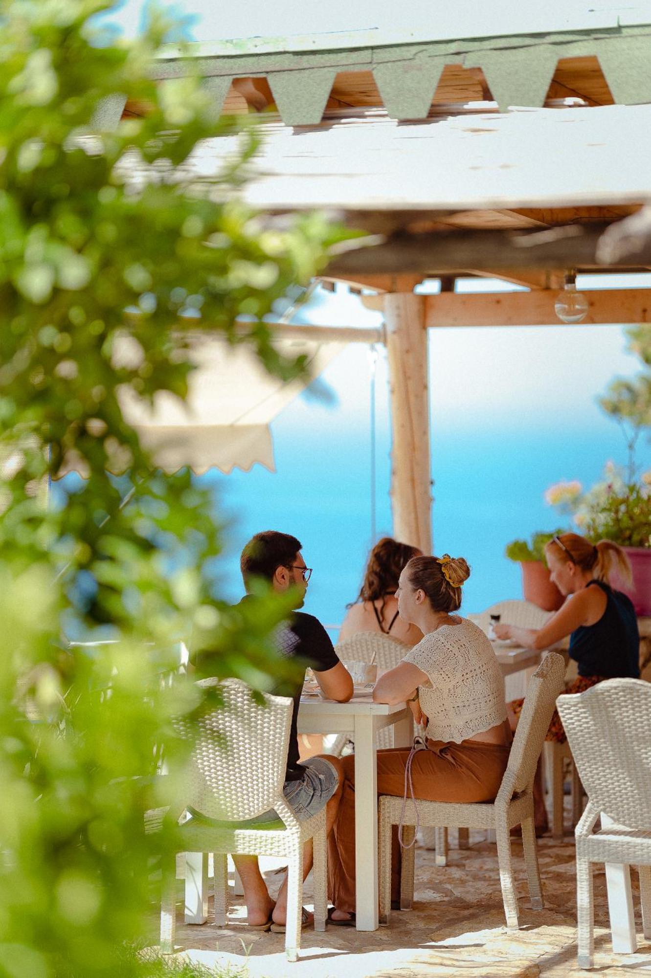 Alex Boutique * Himara